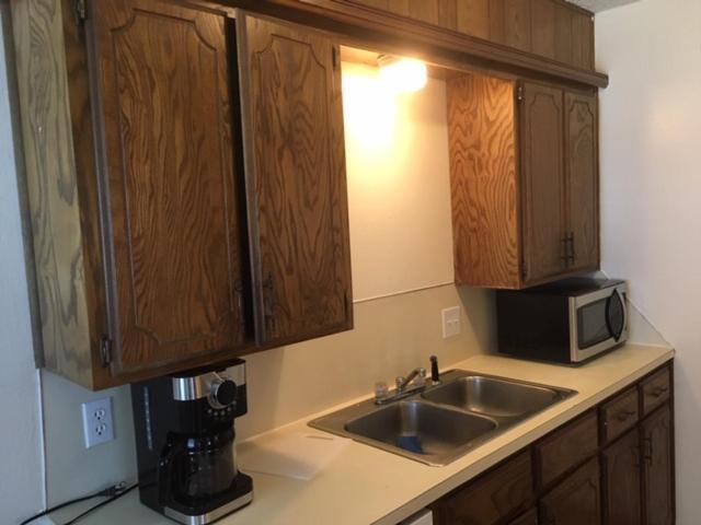 Fully Furnished Two Bedroom Apartment Lawton Esterno foto