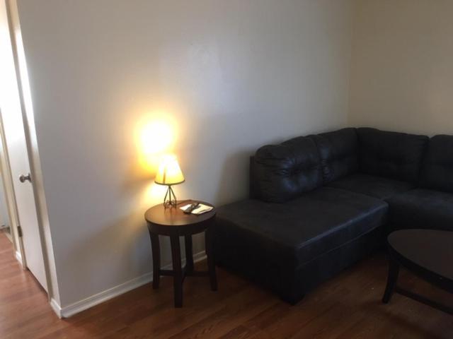 Fully Furnished Two Bedroom Apartment Lawton Esterno foto