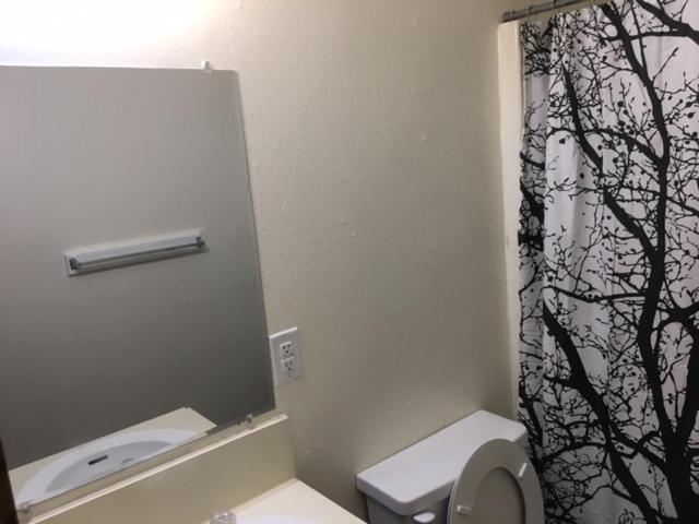 Fully Furnished Two Bedroom Apartment Lawton Esterno foto